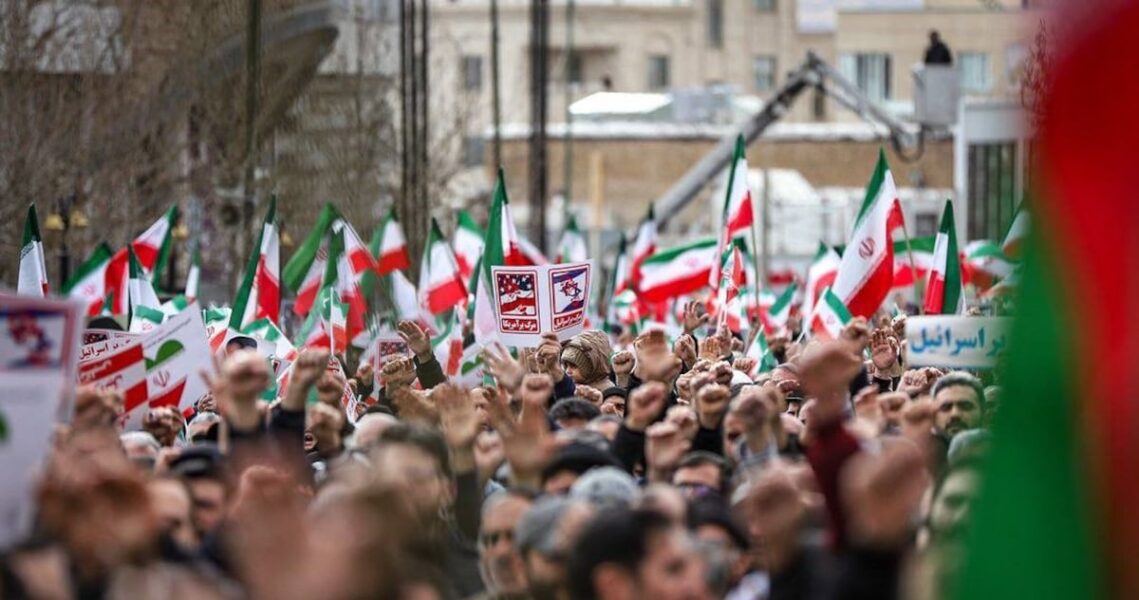 Iran descubre la fuerza de la lucha ciudadana: gobierno y opositores se enfrentan en una hora crítica para el futuro político del país.