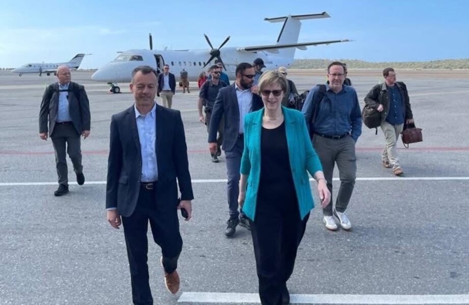 Laura Dogu arriba a Caracas para reabrir misión diplomática de EU